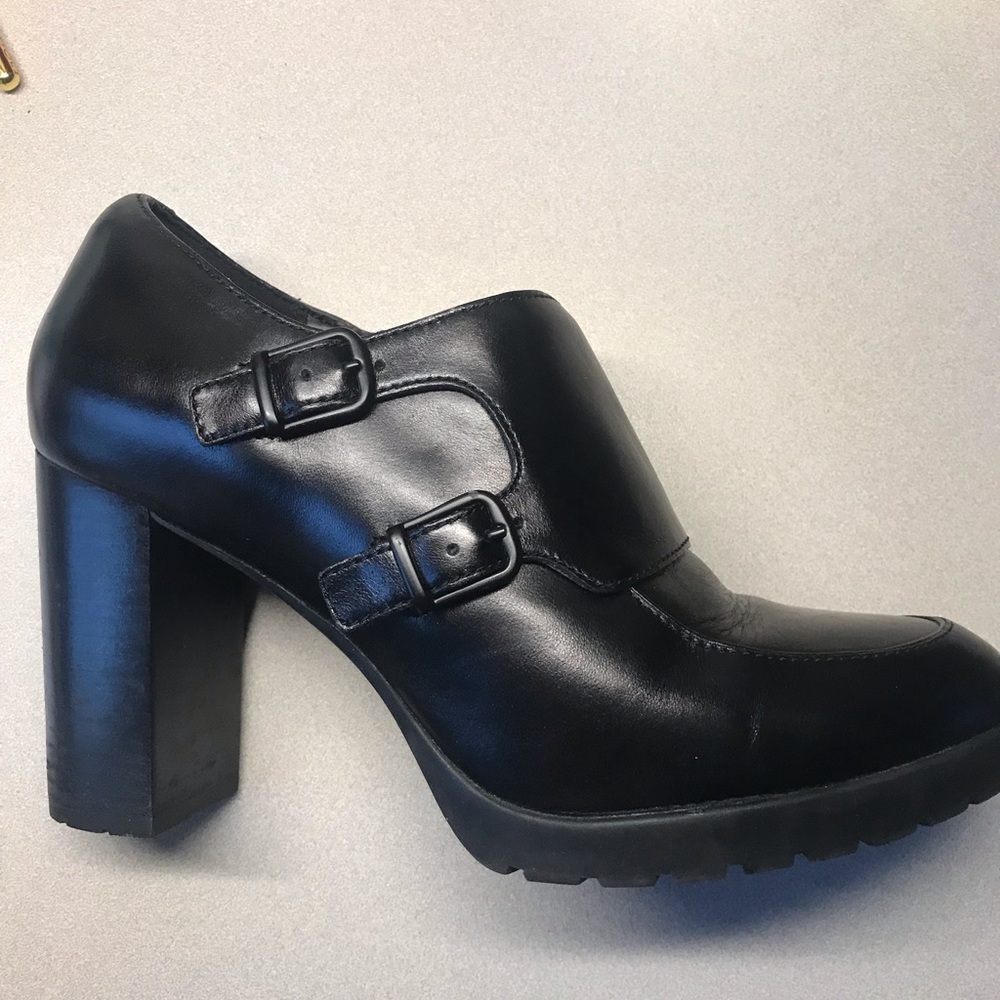 Clarks heeled booties size 8